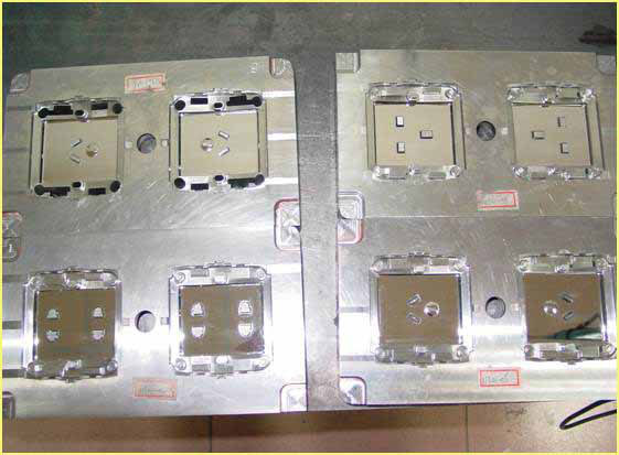 Moule par injection de prise électrique de précision à cavités multiples