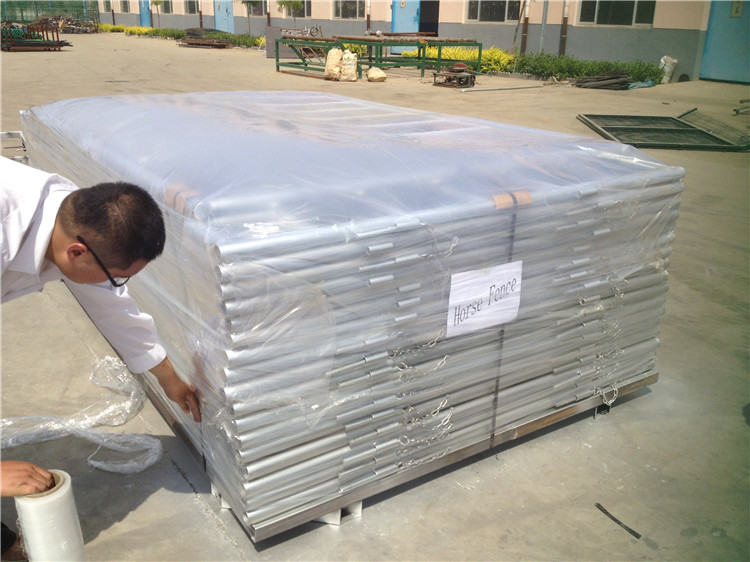 Galvanized round pen panels