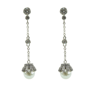 Orecchini di perle con giuntura in argento sterling alla moda e delicati