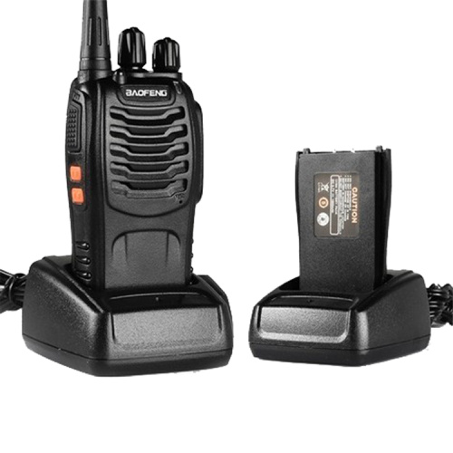 Prix ​​le moins cher Baofeng Restaurant radio à longue portée de 3 km de haute qualité talkie walkie avec écouteur BF-888S