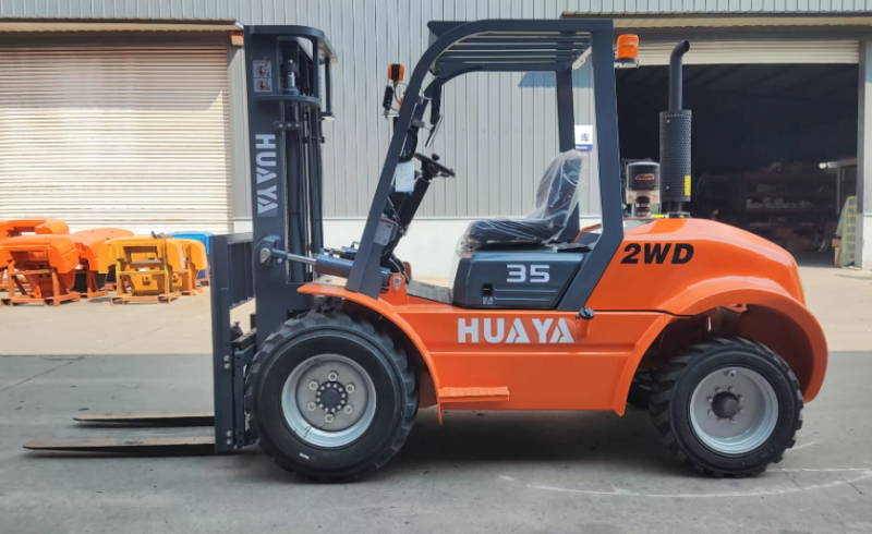3-5 Ton Off-Road 4WD Diesel Forklift with EPA/Euro5