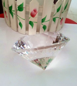 large shiny crystal diamond paperweight wedding souvenir