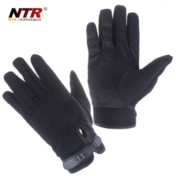 Full finger tactical gloves made of VaporWick