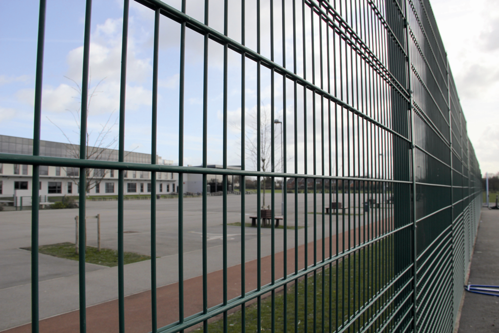 868 Welded Wire Mesh Fence