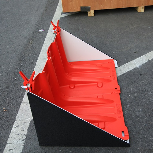 Mobile flood barrier for doors