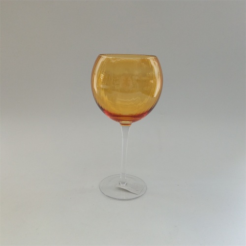 Ensemble de verres nervurés de couleur ambre en gros