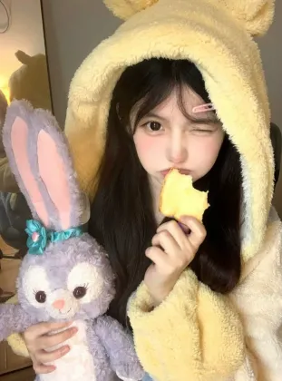 Lovely Winnie the Pooh coral velvet pajamas