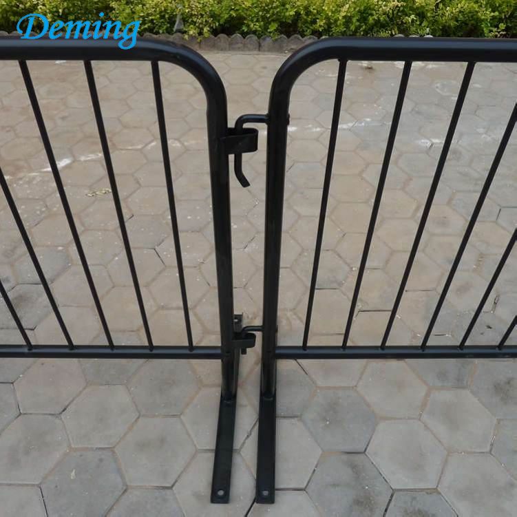 Wholesale Bridge Base Powder Coated Galvanized Crowd Barrier