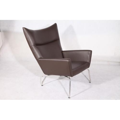 Réplique de fauteuil à oreilles en cuir Hans Wegner CH445