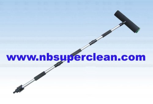 Long handle extendable water flow brush