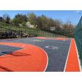 Hinterhof mit hochwertigen Basketballplatzgummi -Fliesen mit hochwertigem Basketballplatz