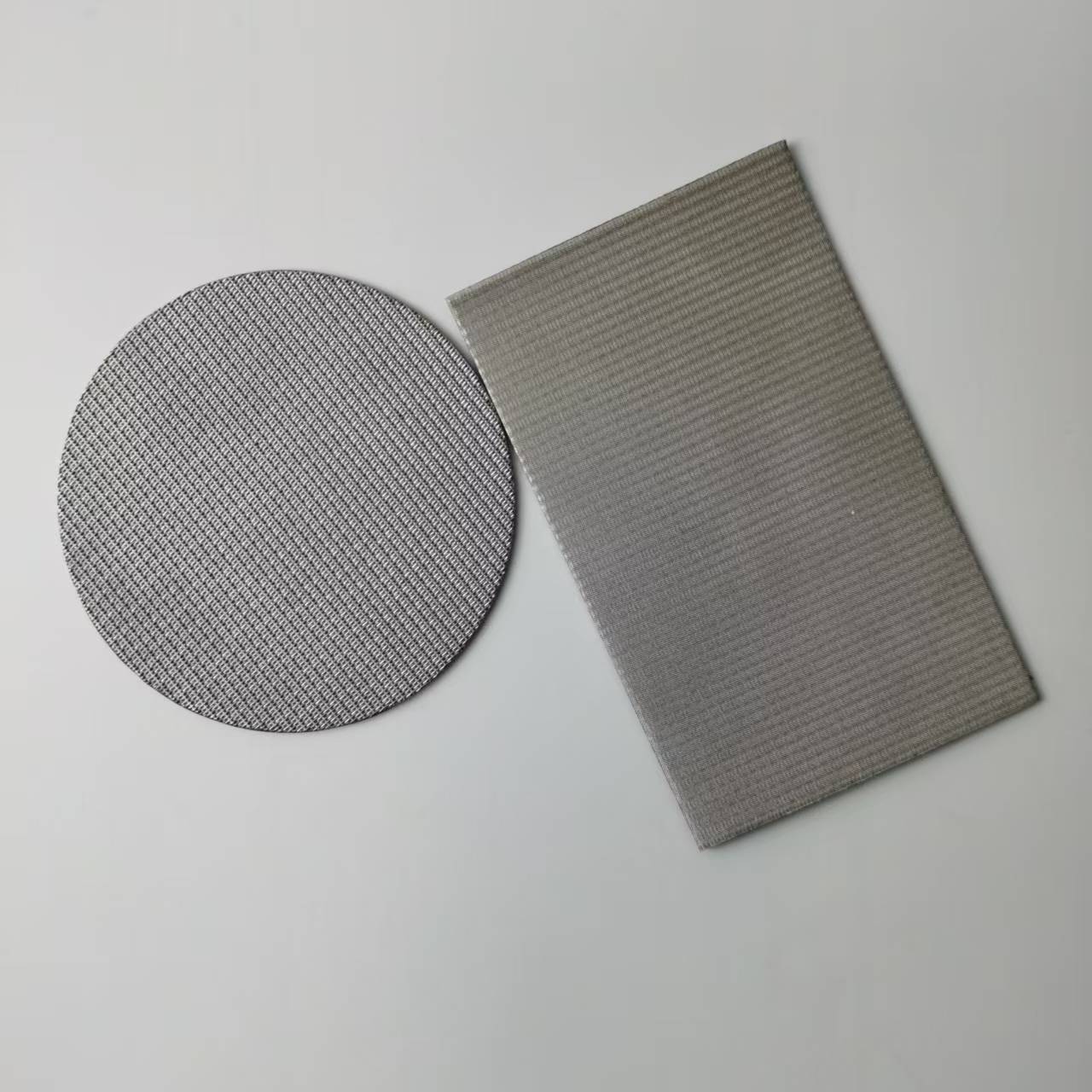 Dayanıklı Paslanmaz Çelik Sinter Kiş Filtreleri - Katı Ayrılma, Gaz, Hidrolik Yağ ve Polimer Eriyik Saflaştırma Durable Stainless Steel Sintered Mesh Filters - Applied in Solid - Liquid Separation, Gas, Hydraulic Oil & Polymer Melt Purification
