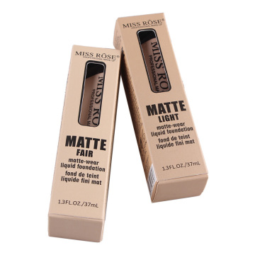 Miss Rose Foundation y corrector en una etiqueta privada
