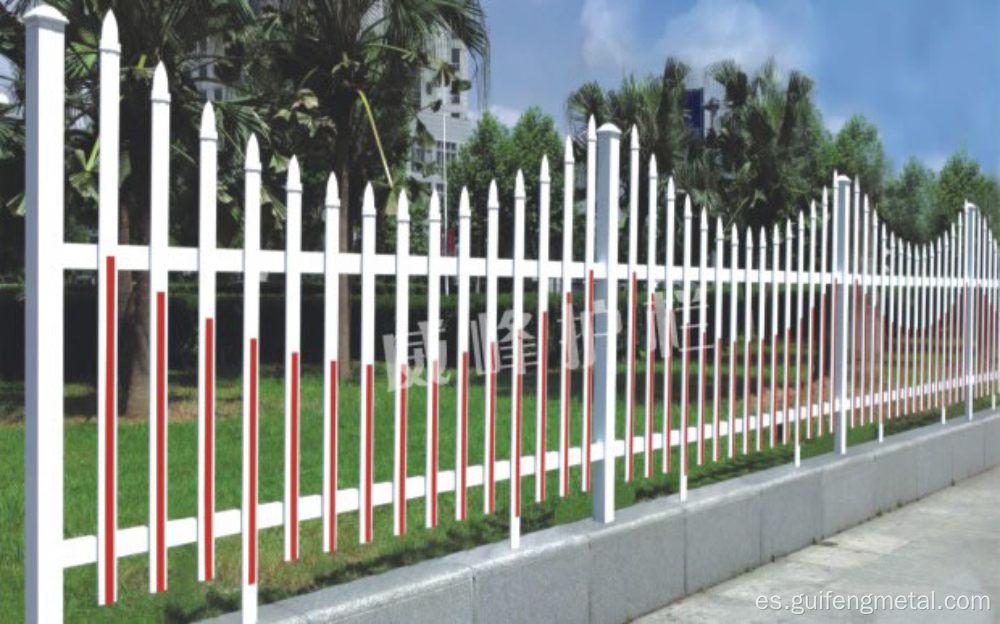 Instalación comunitaria de cinturón verde PVC cerca de barandilla de barandilla