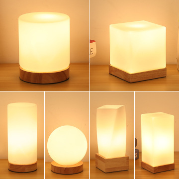Lampe de table de chambre à coucher en bois massif polyvalent avec conception en verre pour la salle d'étude du bureau à domicile