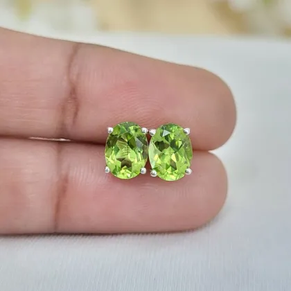 Exquisite Green Peridot Solitaire Simplicity Stud Earrings