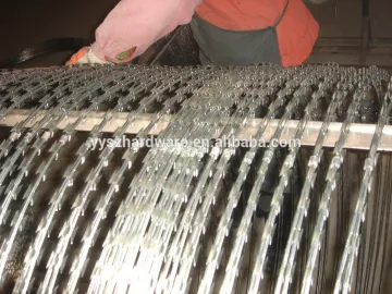 Alibaba China factory razor wire, razor wire fencing, razor barbed wire made in china
