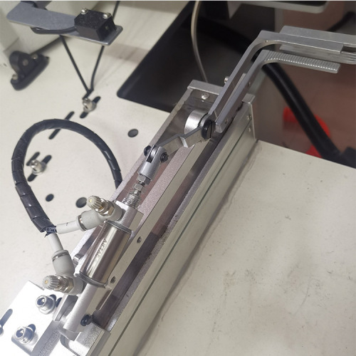 Máquina de costura de fita elástica com automação de costura de corte