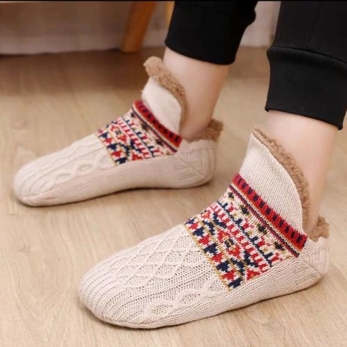 China Warmmer Cable Knitted Plush Gripper Socks Factory