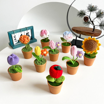 Kreatives handgefertigtes Strick- und Häkelhausdekor: Schlafzimmer Blumen und Keramik