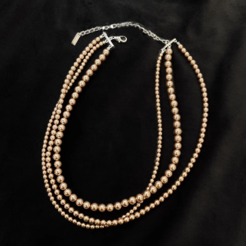 Collar de perlas con cuentas apiladas de tres capas