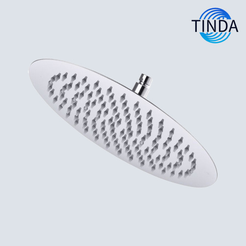 水がシャワーヘッドを流れるとき