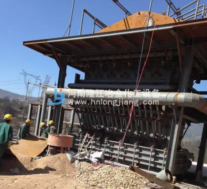 Closed nickel ore and concentrate smelting furnace
