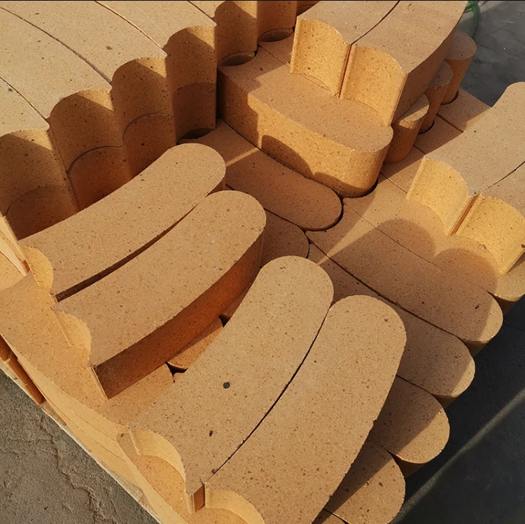 High-alumina curved refractory bricks 1