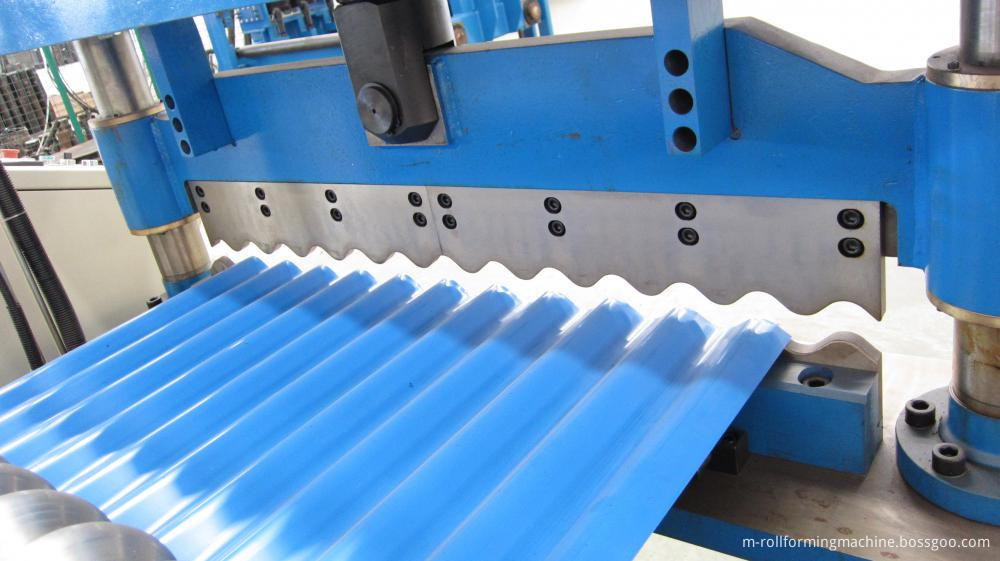 Corrugated sheet metal roofing roll forming machine