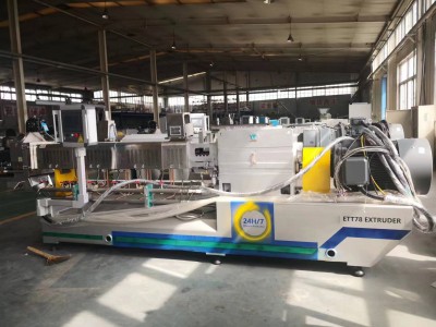 Corn Puff Extruder Loading 1