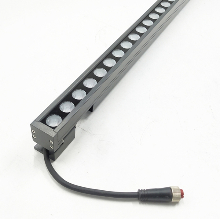 LED wall washer for indoor and outdoor use