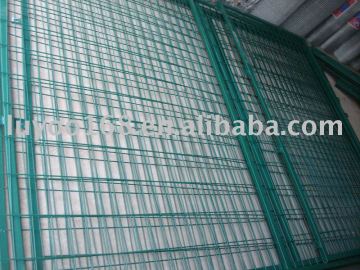 Weld wire mesh traffic safety fence