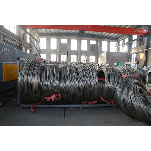 Рулоны из высококачественной нержавеющей стали.