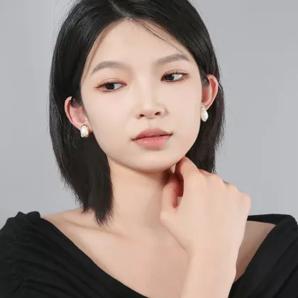 High-end Irregular Rhombus Pearl Stud Earrings