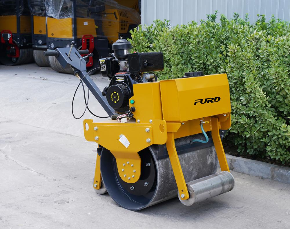 550kg gasoline powered road roller sold at reduced price