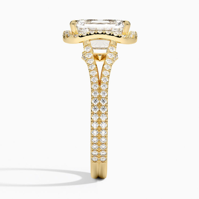 แหวนฮาโลเยลโลว์โกลด์ 18K ประดับเพชรแล็บ