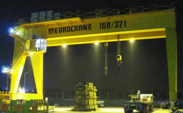 Grue à portique de charge 160/32t