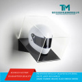 Vitrine de capacete de futebol em acrílico transparente com proteção UV com base preta