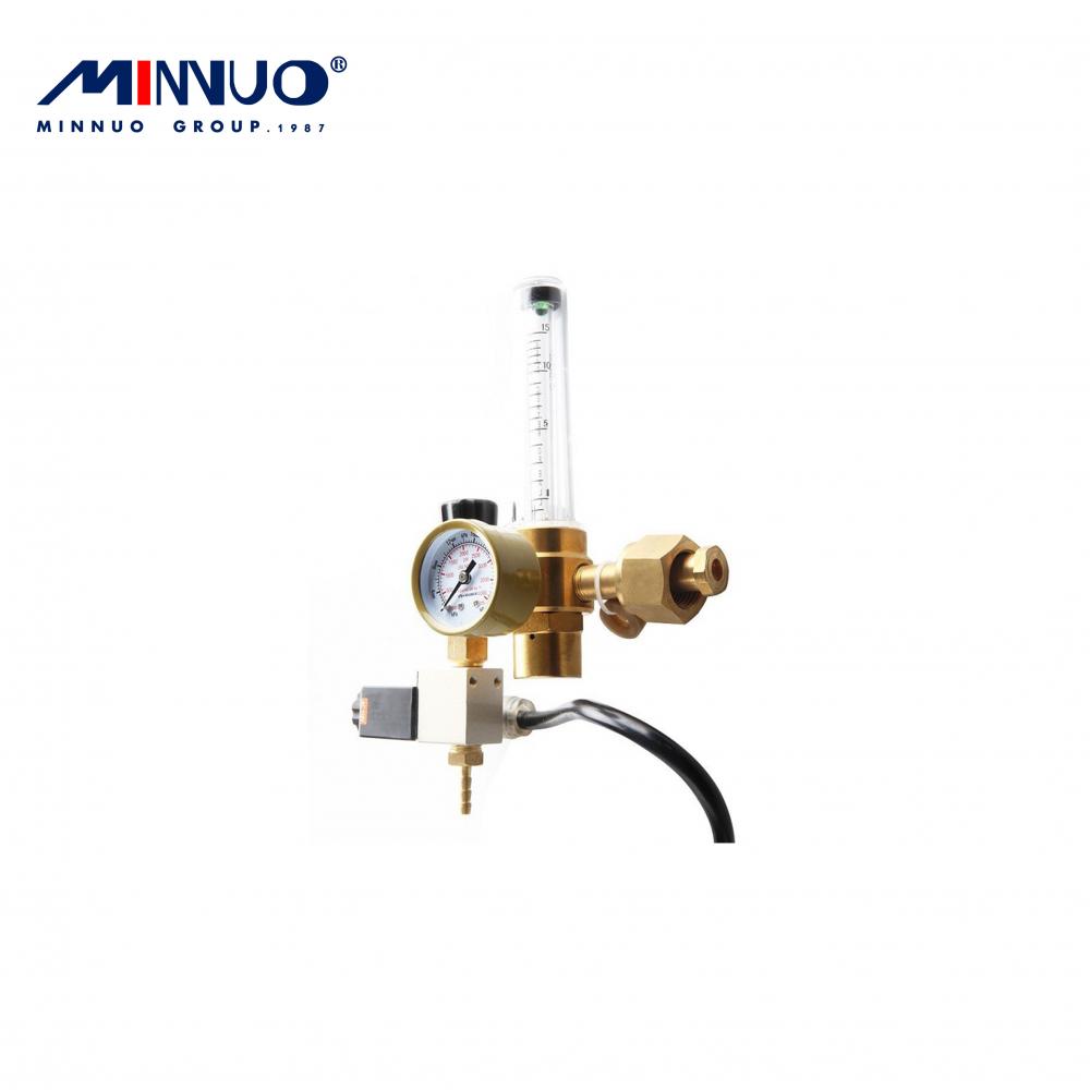 Low cost CO2 pressure regulator