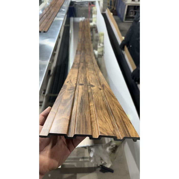 Mengubah ruang kecil dengan panel dinding PS: penyelesaian penjimatan ruang dan bergaya