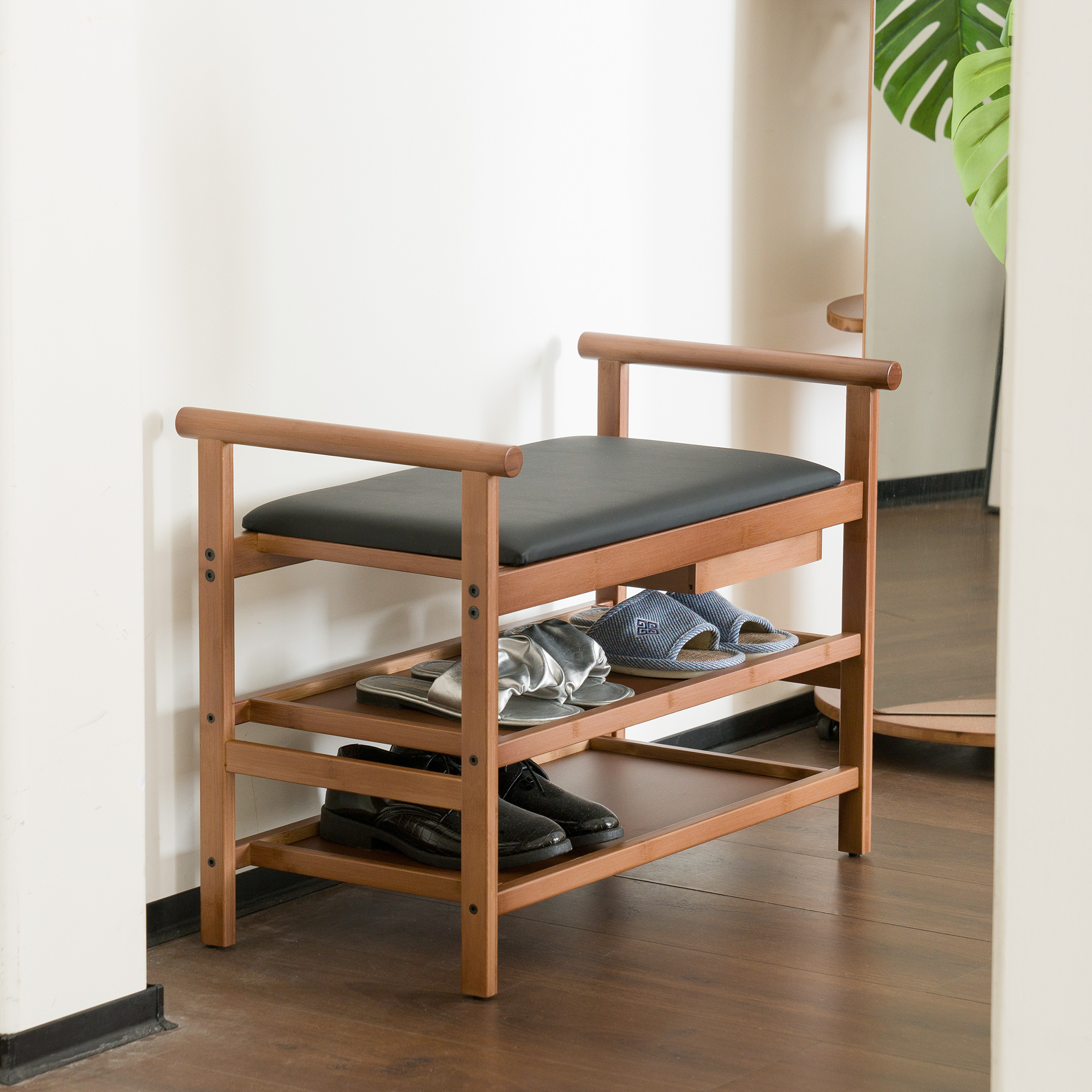 Практический и красивый табурет для обуви поло