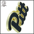 Knip gouden holle letter badge pin metaal