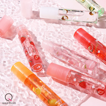 Brillo de labios con infusión de frutas y efecto voluminizador refrescante