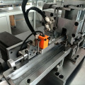 Máquina de corte con cremallera de nylon abierta
