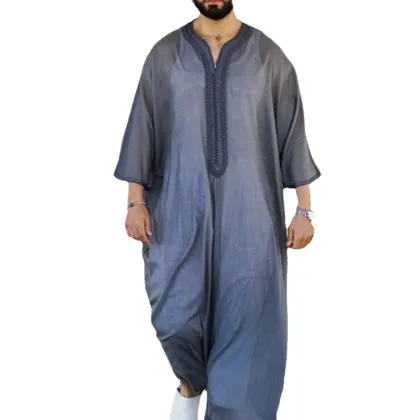 Gray Muslim Robe for Men: A Casual Kaftan and Islamic Thobe Clothing Item