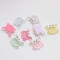 Resine animali a forma di granchio simulato Kawaii di colore chiaro Cabochon per decorazioni giocattolo fai da te Articoli per bambini Charms conchiglia per telefono Phone