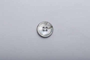 Four-hole shell buttons for shirts