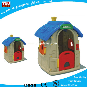 kid's plastic cubby house