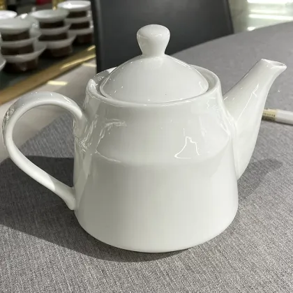 White Porcelain Teapot with Logo for Coffee Shop and Hotel