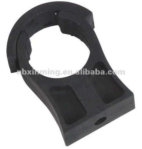 Heavy duty plastic pipe clip